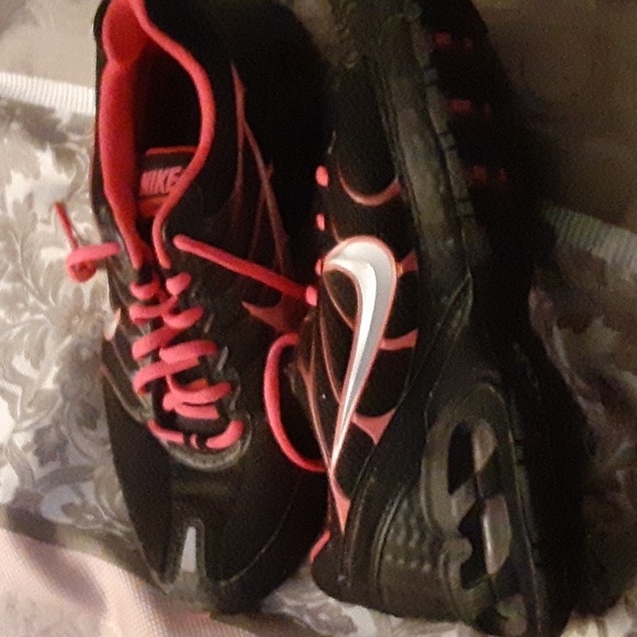 Nike Air, size(Us 8.5,UK6, Eur40, cm25.5, BR38, Cn255(2.5), color Pink and black - Picture 2 of 4